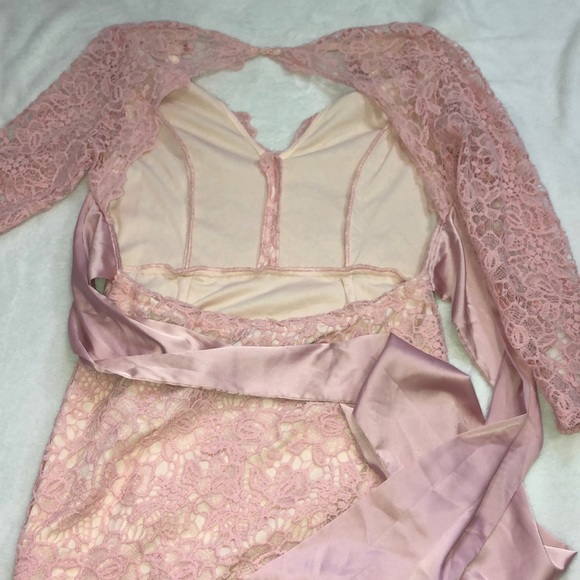 Pink, lacy, sleeved dress - Picture 5 of 5